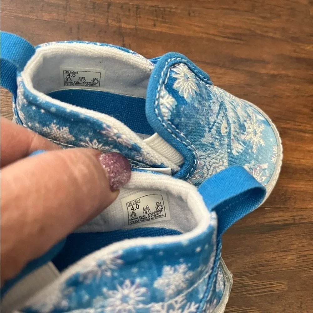 NWOT Vans Blue Winter Wonderland Kids Slip-On Crib Shoes-Size 4